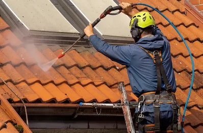 Démoussage et hydrofuge de toiture à Crévoux